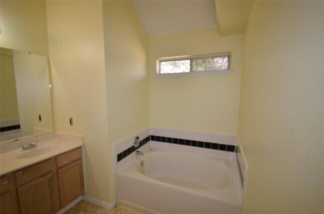 Building Photo - 4729 Castleman Dr