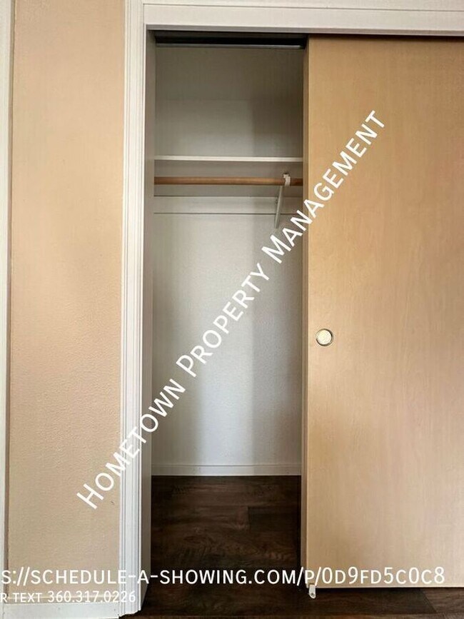 Building Photo - 1409 Hensley St NE