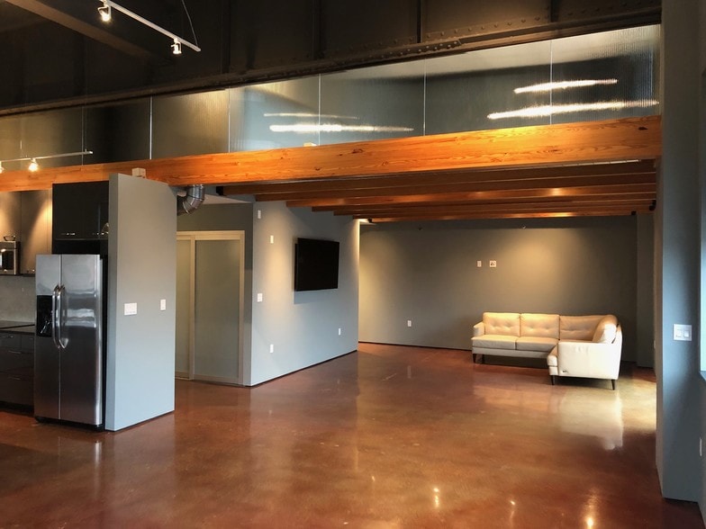 Building Photo - 804 N Neil St