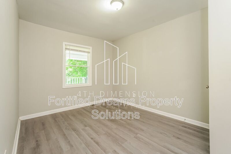 Building Photo - 519 W 20th St