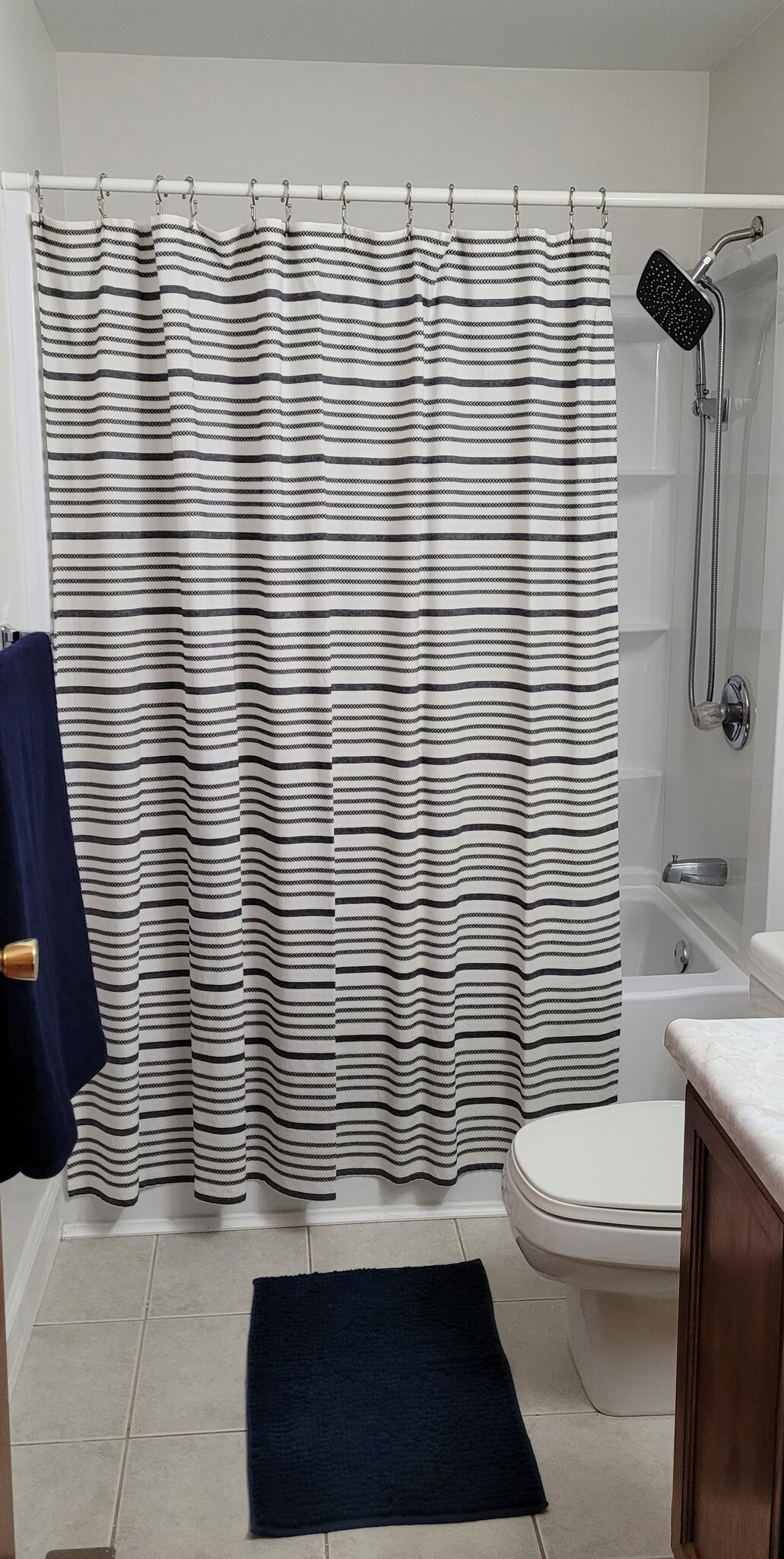 Master bathroom - 2984 E River Rd