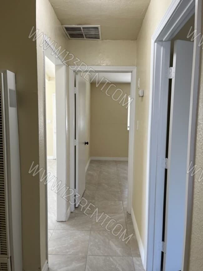 Building Photo - WEST LANCASTER 2BD/1BTH DUPLEX w/ BACKYARD