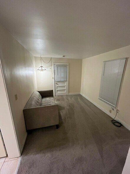 Primary Photo - 192 N Smith St