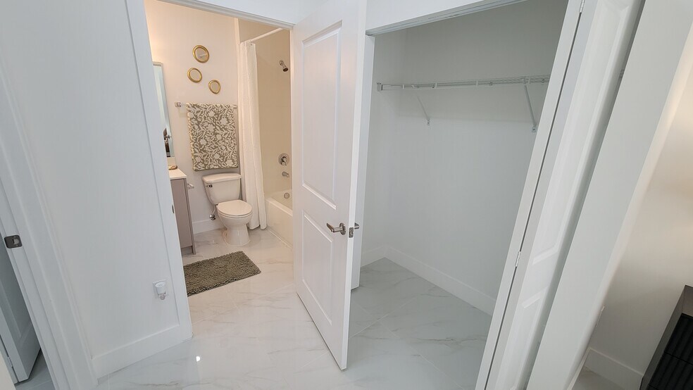 Building Photo - 1182 W 32nd St