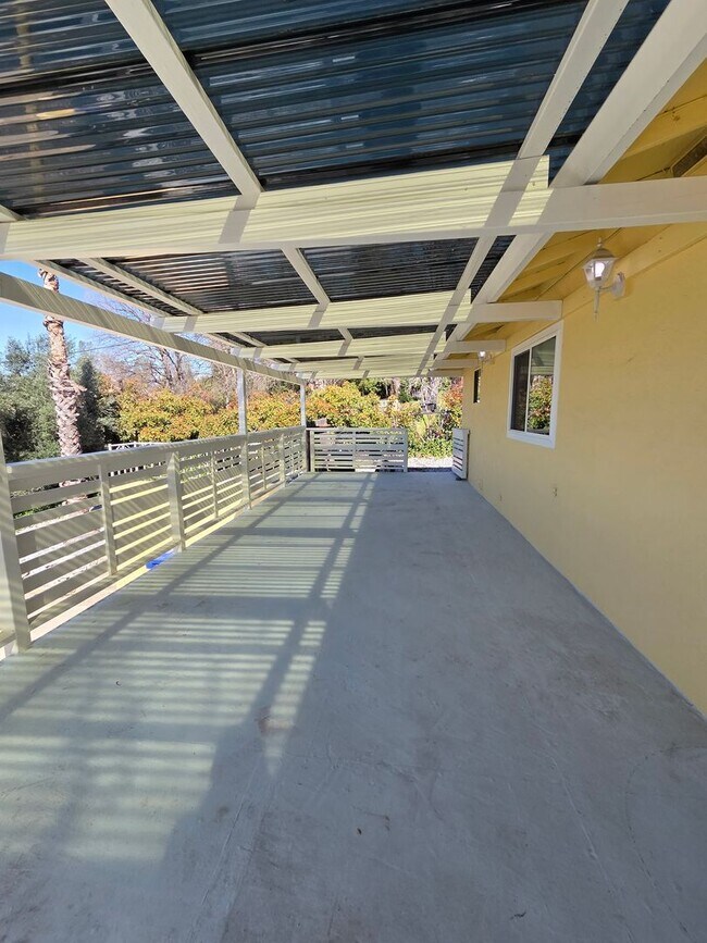 Building Photo - 19090 Hollow Ln