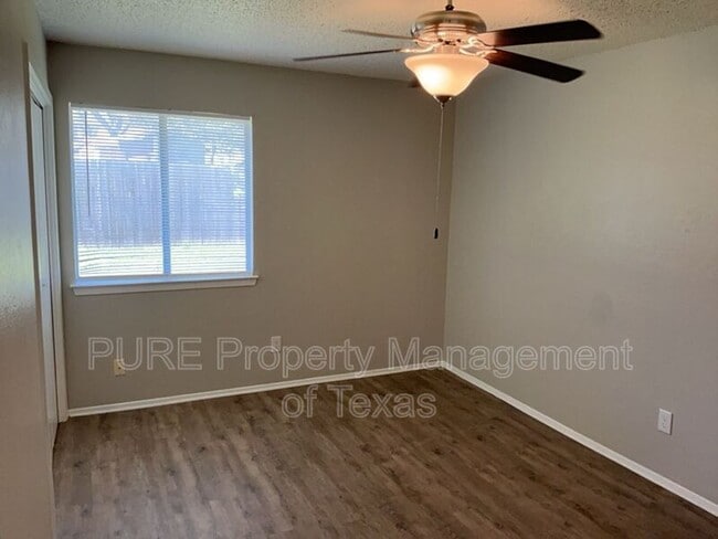 Building Photo - 608 Greenlawn Blvd