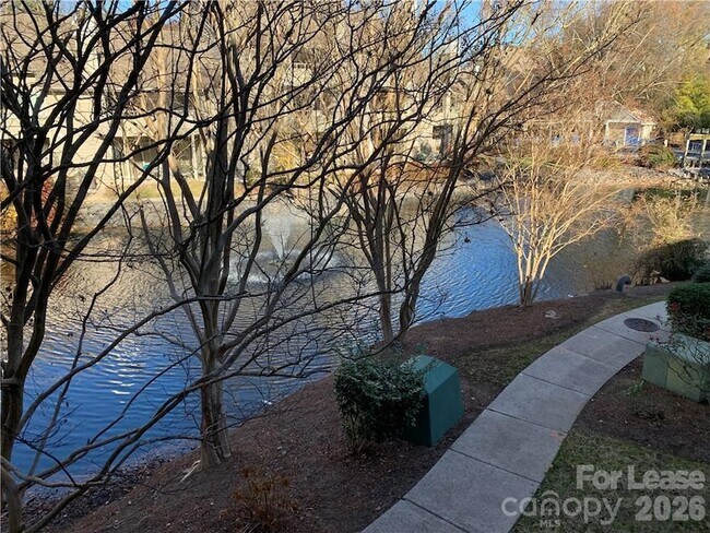 Building Photo - 2519 Stockbridge Dr