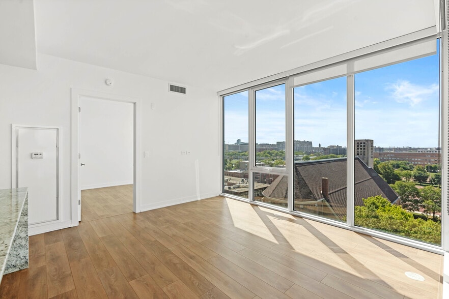 Building Photo - 302 W Hill St