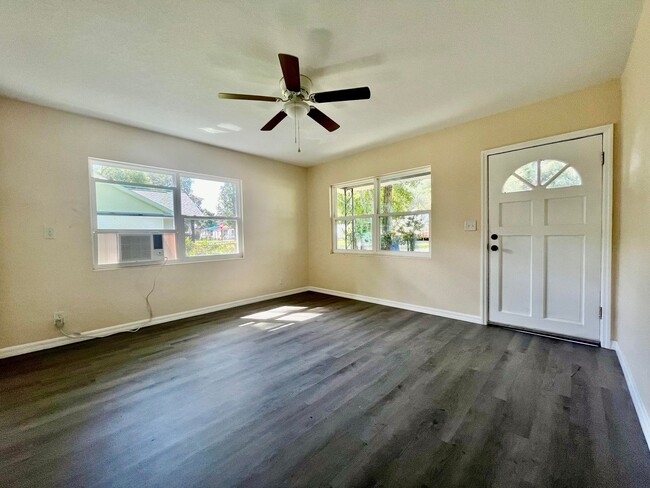 Building Photo - Charming 3 Bed 1 Bath Plant City!!