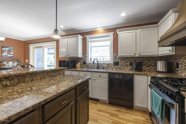 Building Photo - 398 Sam Allen Rd