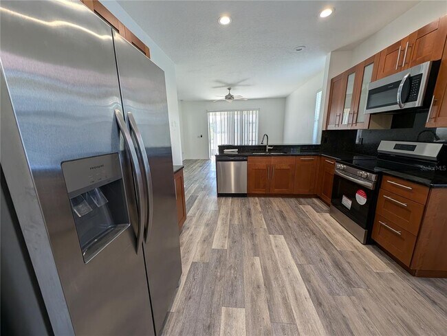 Building Photo - 5281 Los Palma Vista Dr