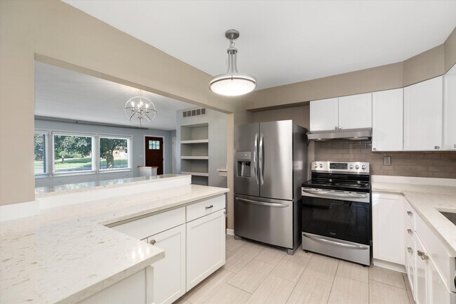 Building Photo - 4047 Ledgestone Dr