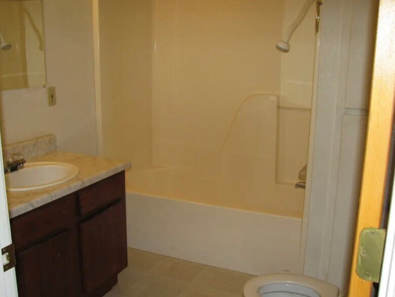 Bathroom - 1433 Kimball Pl