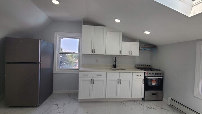 Building Photo - 213 Fowler Ave