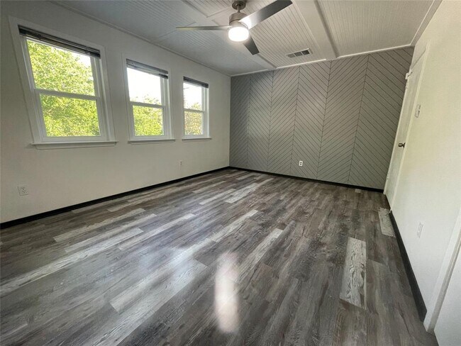 Building Photo - 5802 Longhorn Landing