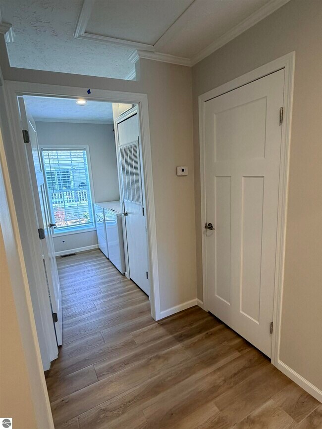 Building Photo - 2151 Alta Vista Dr