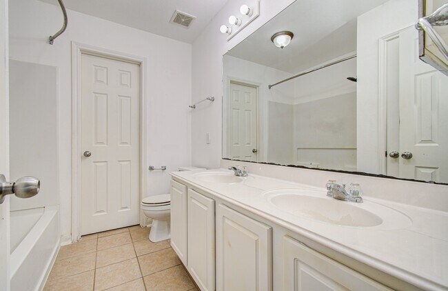 Building Photo - 3815 Shire Valley Dr
