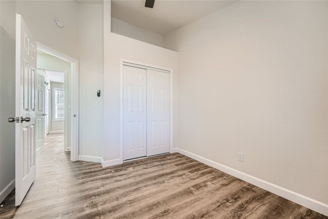 Building Photo - 5701 N Wagonwheel Trail