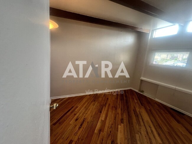 Building Photo - 624 E 7th Ave