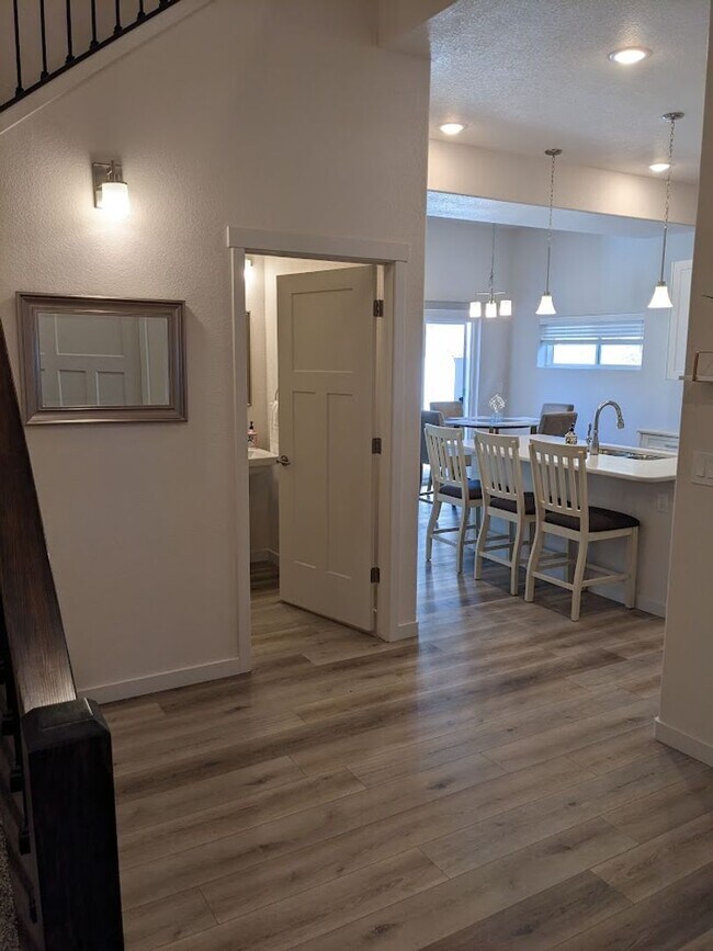 Building Photo - FULLY FURNISHED 3 Bed Luxury End Unit Townhome backs to Nature