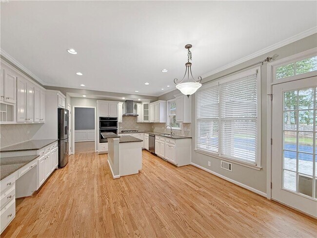 Building Photo - 5910 Westcroft Ln