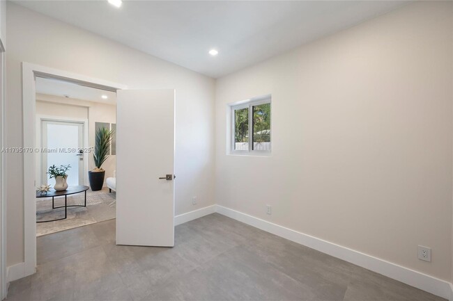 Building Photo - 14740 SW 83rd Pl