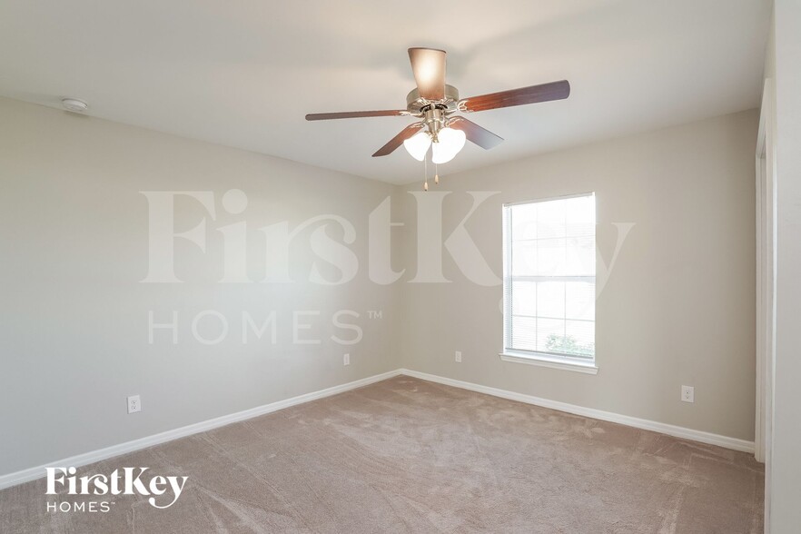 Building Photo - 1121 NW Juanita Pl