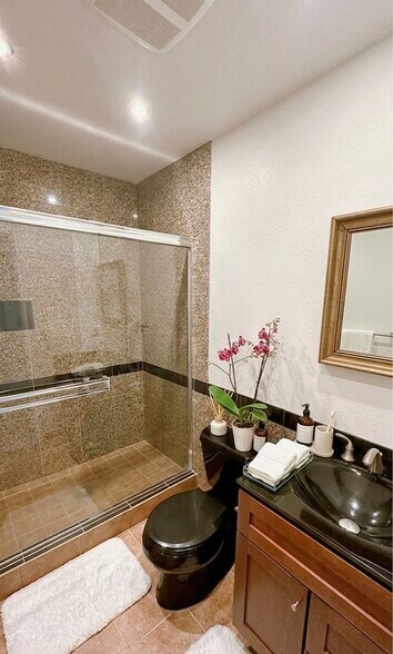 Building Photo - 1940 N Highland Ave