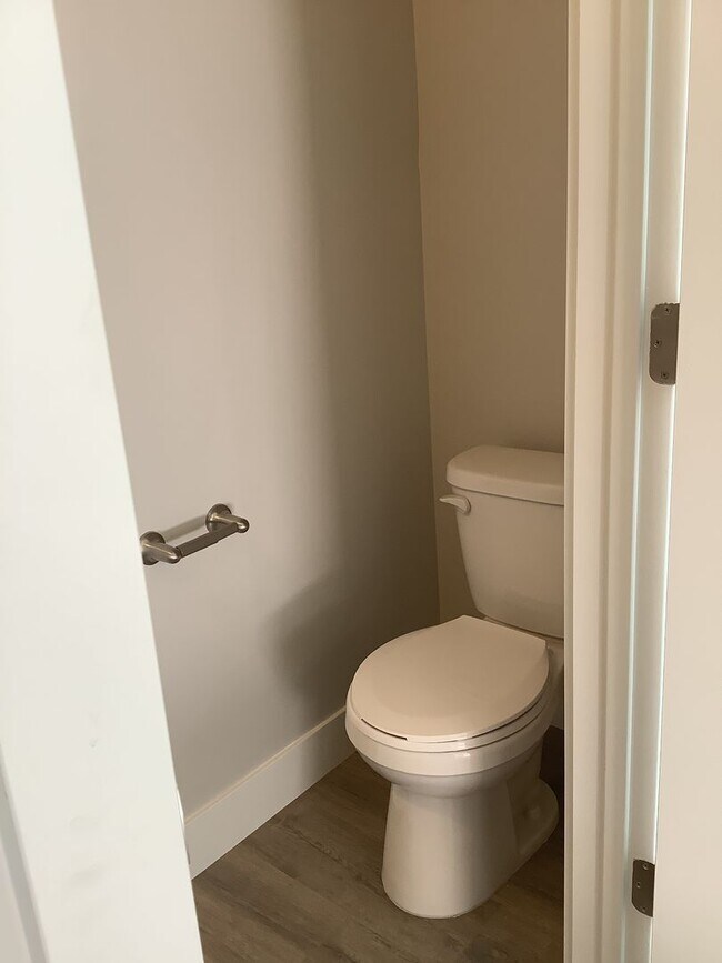 Building Photo - FREE RENT FIRST MONTH - Townhome in Prime ...