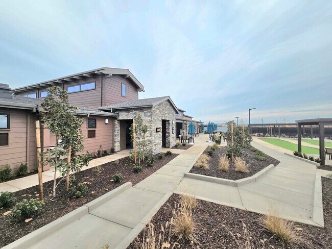 Building Photo - 4335 Hooded Crow Cir