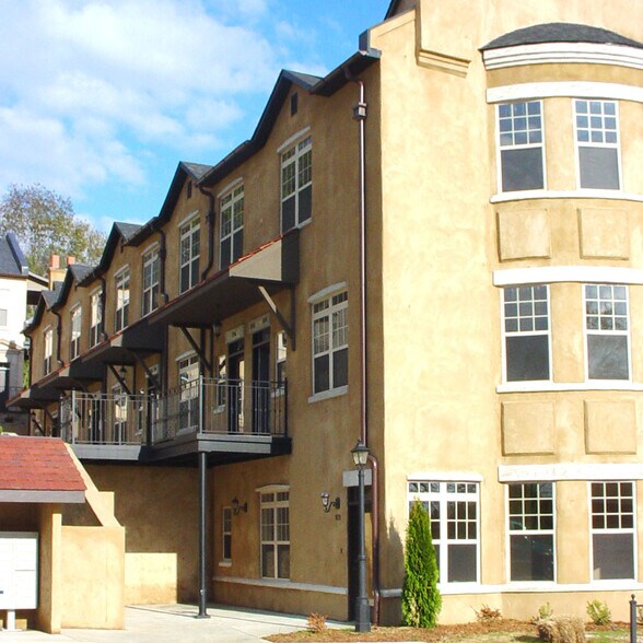 Building Photo - 18 N Olive Ave