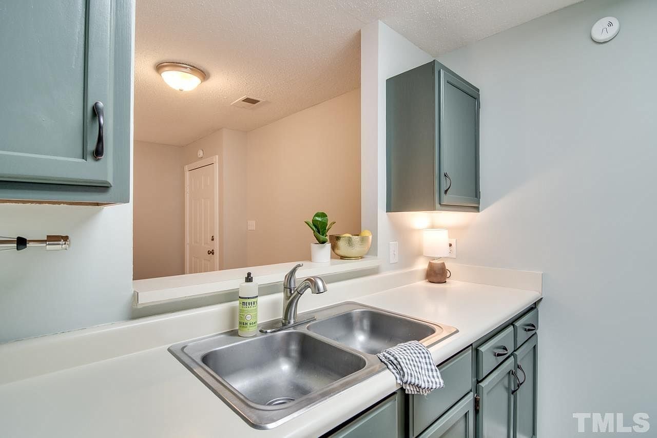 Building Photo - Room in Condo on Audubon Lake Dr