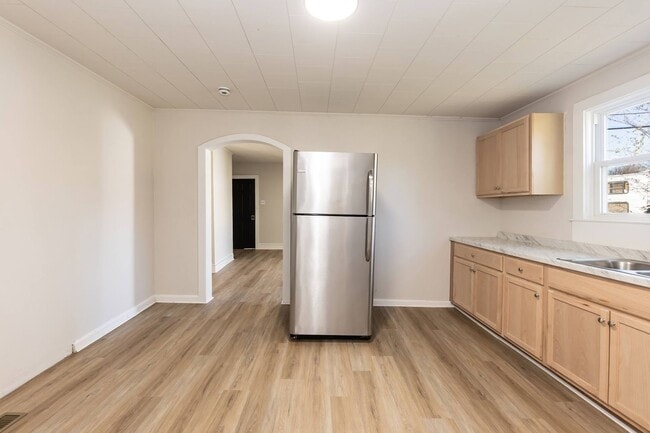 Building Photo - Renovated Two bedroom Home!