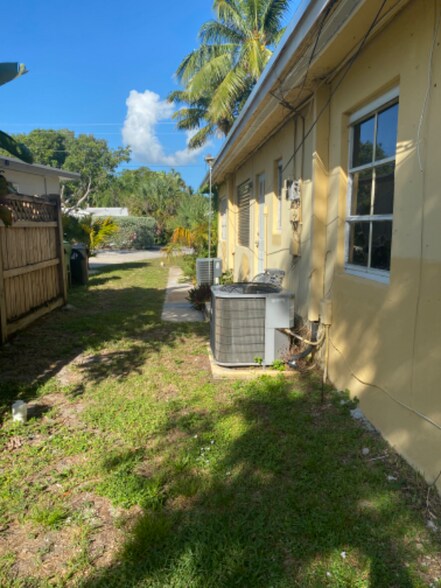 Building Photo - 246 W Park Dr
