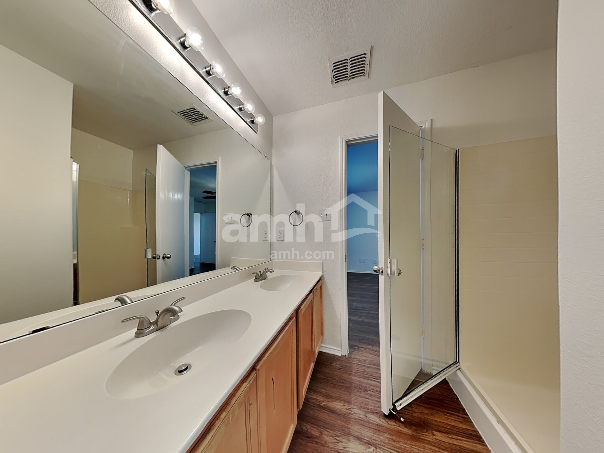 Building Photo - 115 Windsor