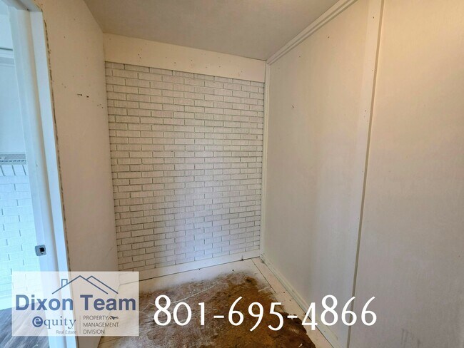 Building Photo - 2327 Chateau Dr