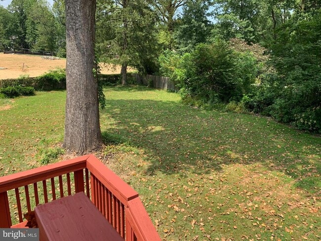 Building Photo - 1334 Mayflower Dr