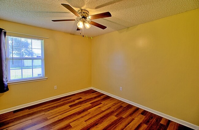 Building Photo - 205 Tempest Ln