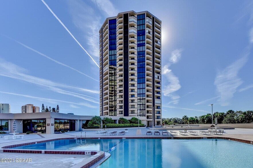 huge heated pool and sun deck - 1 Oceans West Blvd
