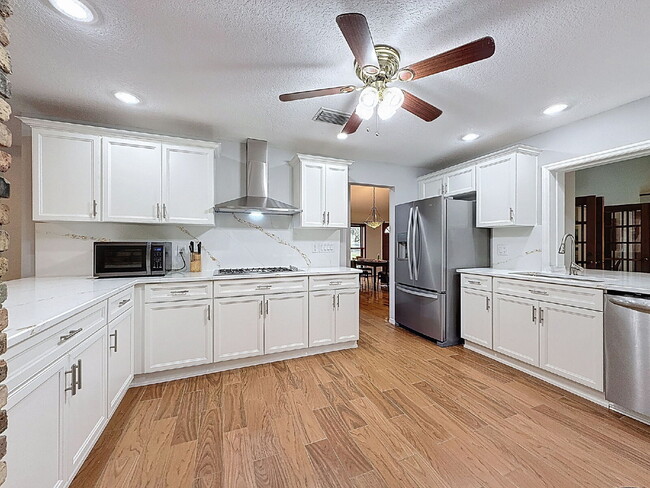 Building Photo - 1055 Riverside Ridge Rd