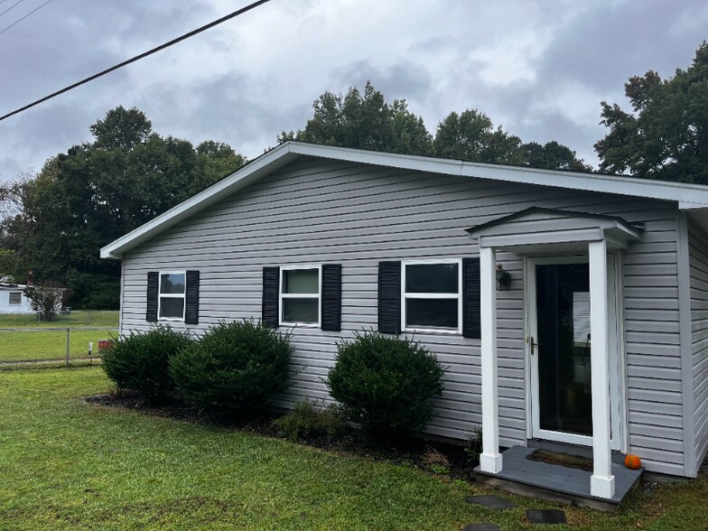 Primary Photo - 8251 Croaker Rd