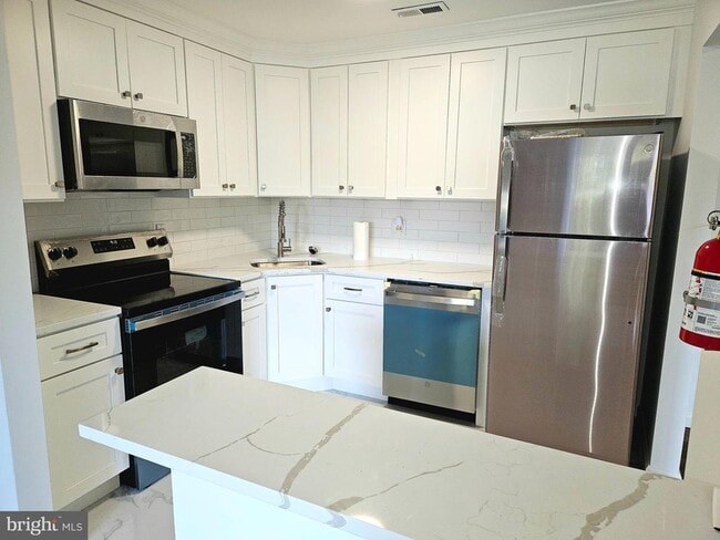 Building Photo - 1205 Maresfield