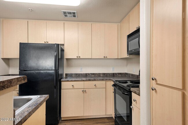 Building Photo - 18416 N Cave Creek Rd