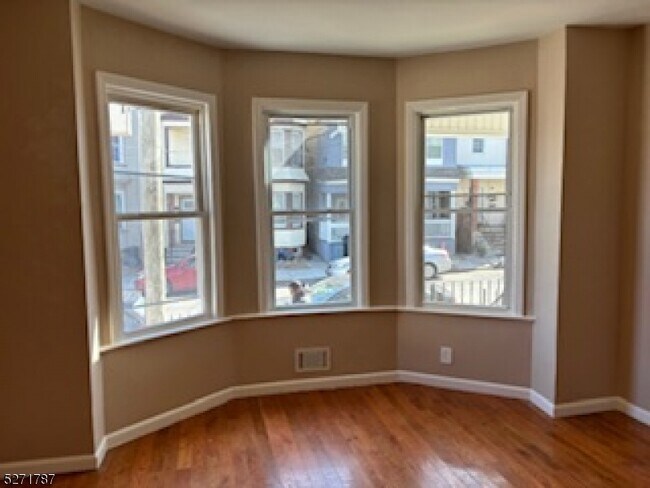 Building Photo - 159 S 11th St