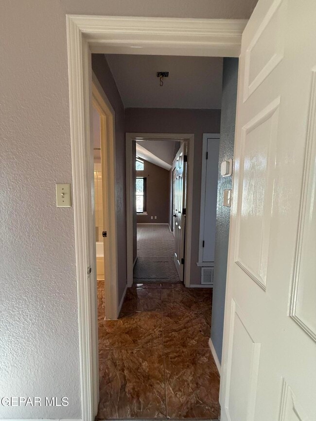 Building Photo - 15327 Woodhill Ct