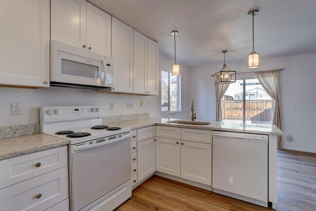 Building Photo - Fully Remodeled 3 Bed/2.5 Bath Northglenn ...