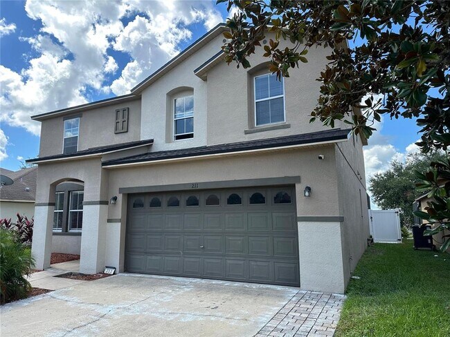 Building Photo - 211 Roseling Crossing