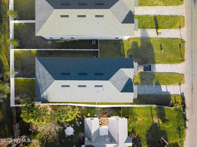 Building Photo - 817 7th Ave N