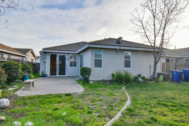 Building Photo - Beautiful Single Story Home available in R...