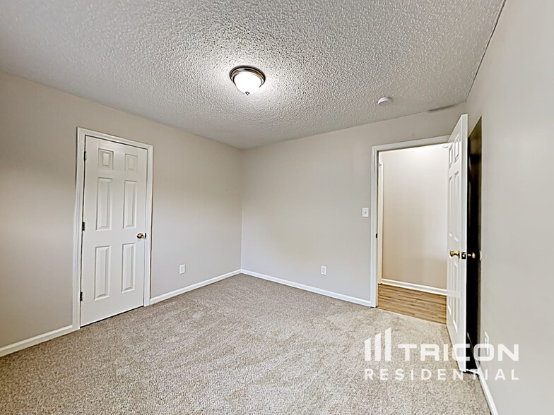 Building Photo - 4410 Fawnbrook Ave SW